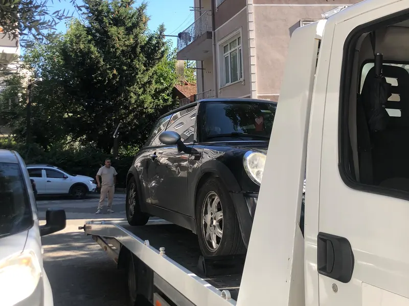 Çekmeköy oto çekici – kayar kasa platformlu çekiciyle araç taşıma